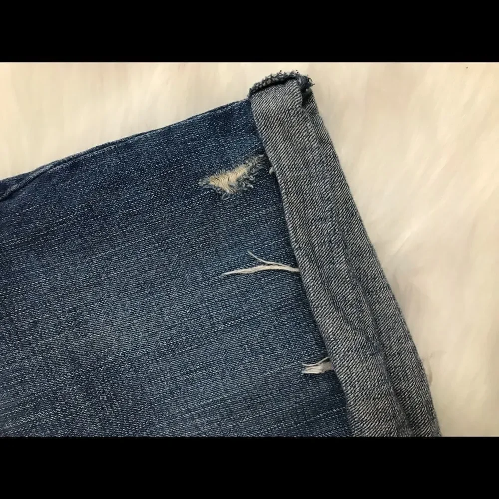 Ladies Levi’s denim shorts